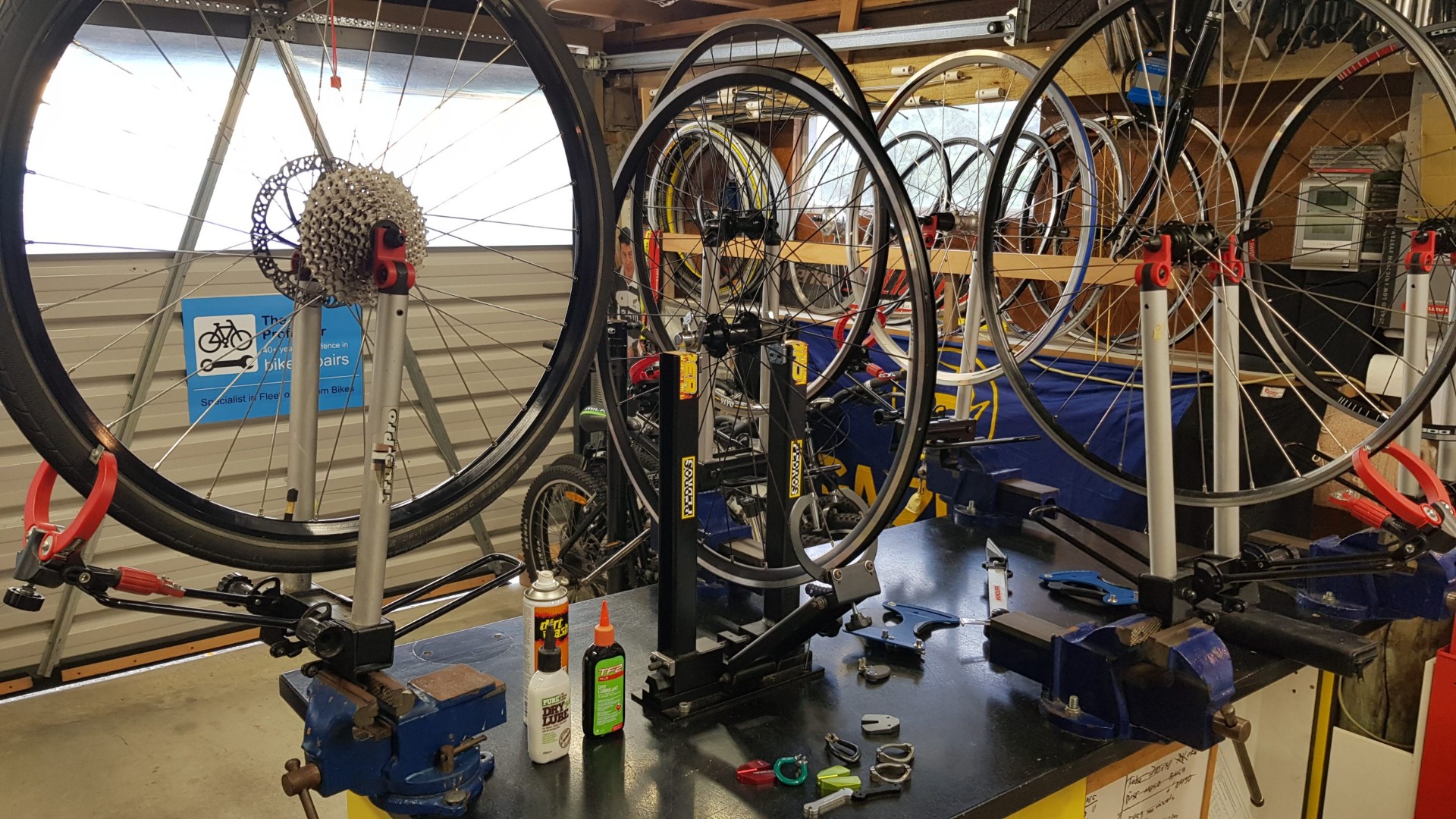 Mognetti Bike rivenditore e distributore prodotti SON installazione mozzi dinamo