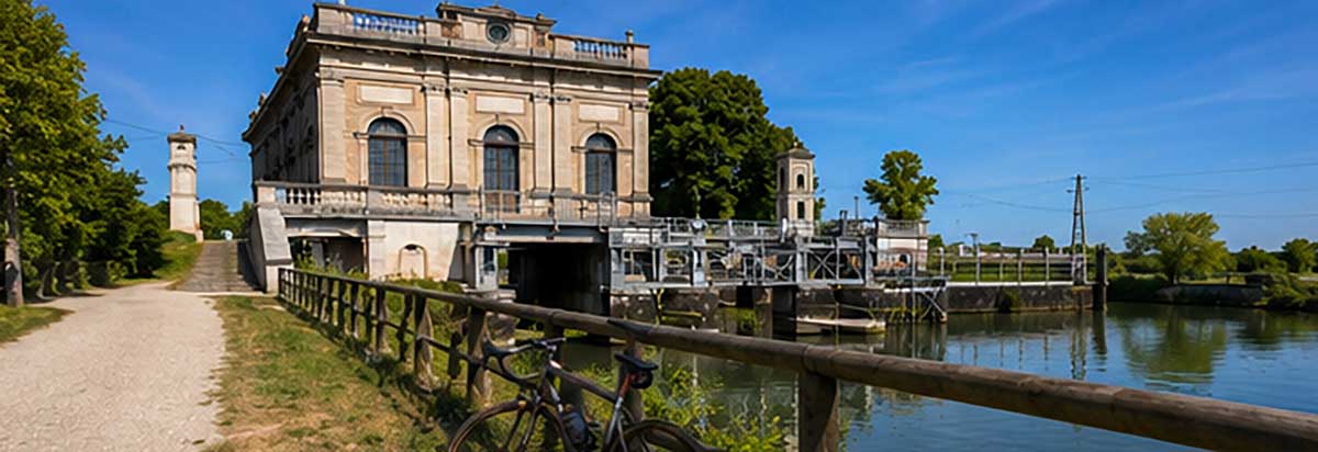 Edificio di Presa a Spino d’Adda lungo il Canale Vacchelli