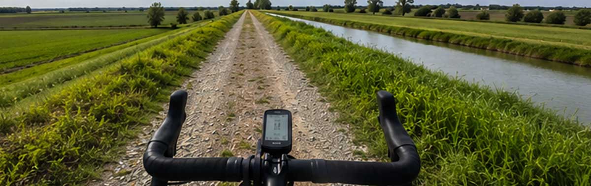 Bicicletta gravel sull’alzaia del Canale Vacchelli