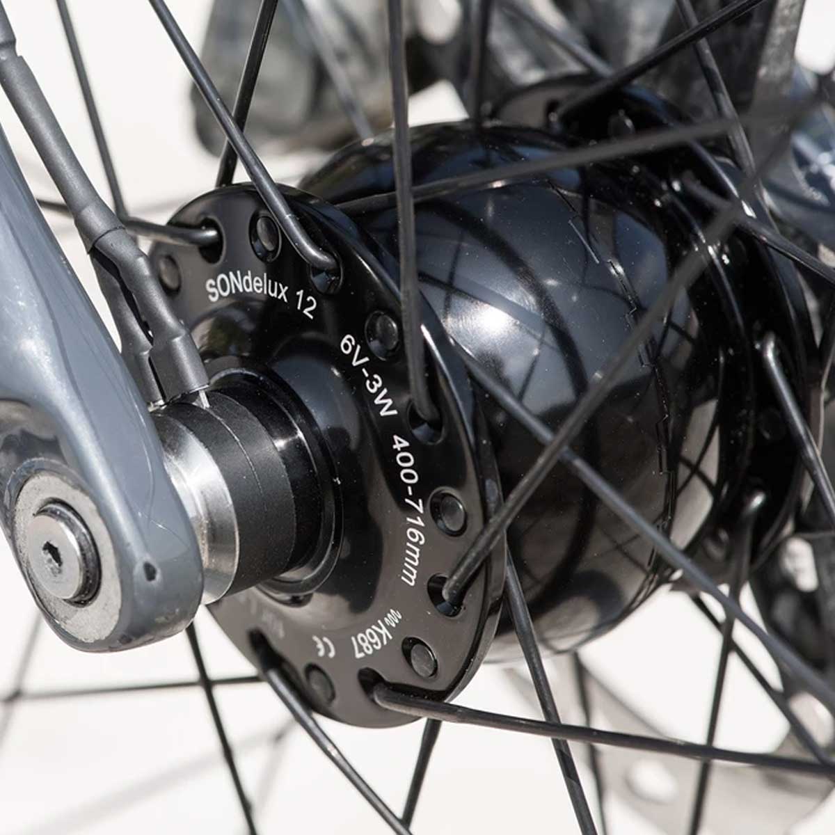 Bicicletta con mozzo dinamo SON per illuminazione autonoma